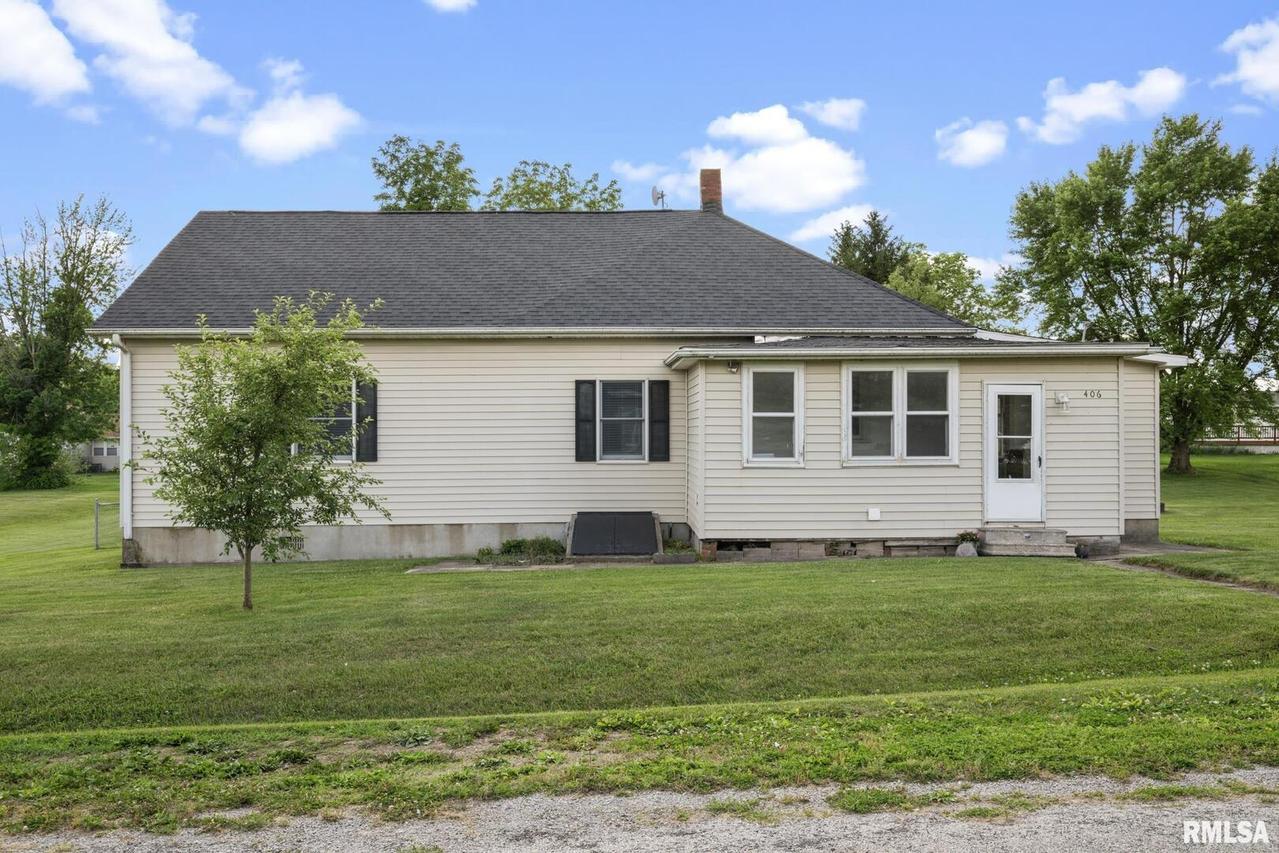 406 234th St., Aledo, IL 61231