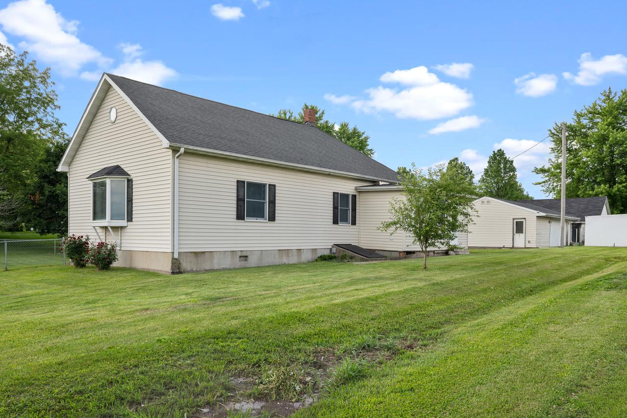 406 234th St., Aledo, IL 61231