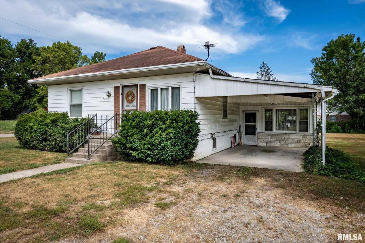 215 W Buckner St., Buckner, IL 62819