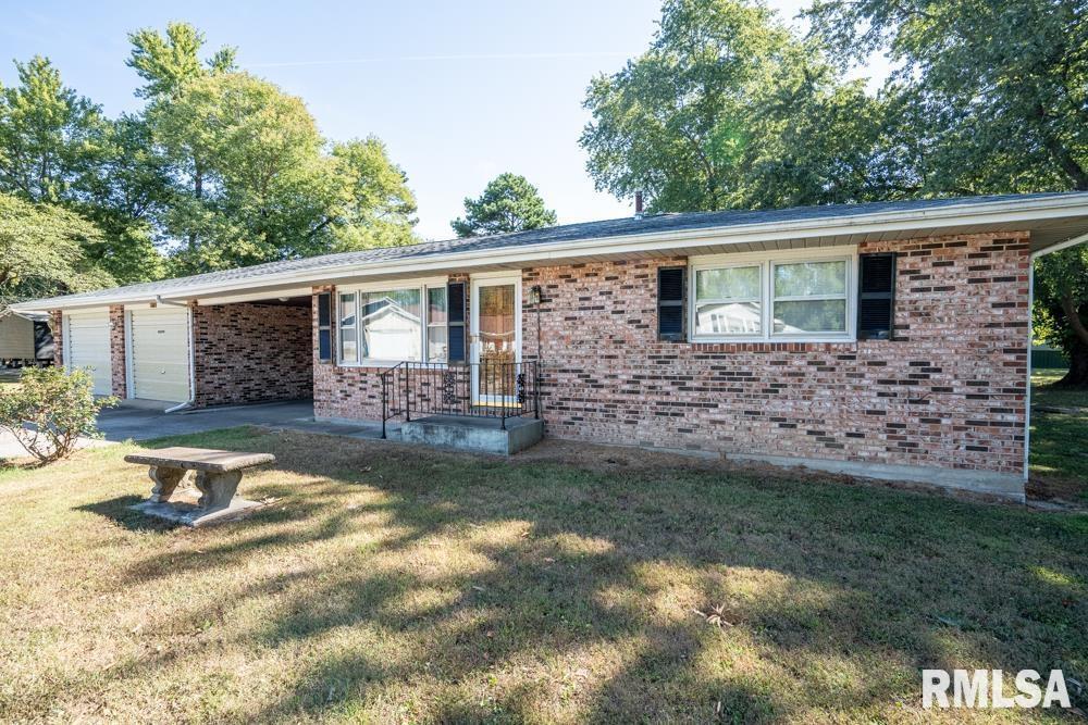 208 N Sycamore St., Elkville, IL 62932