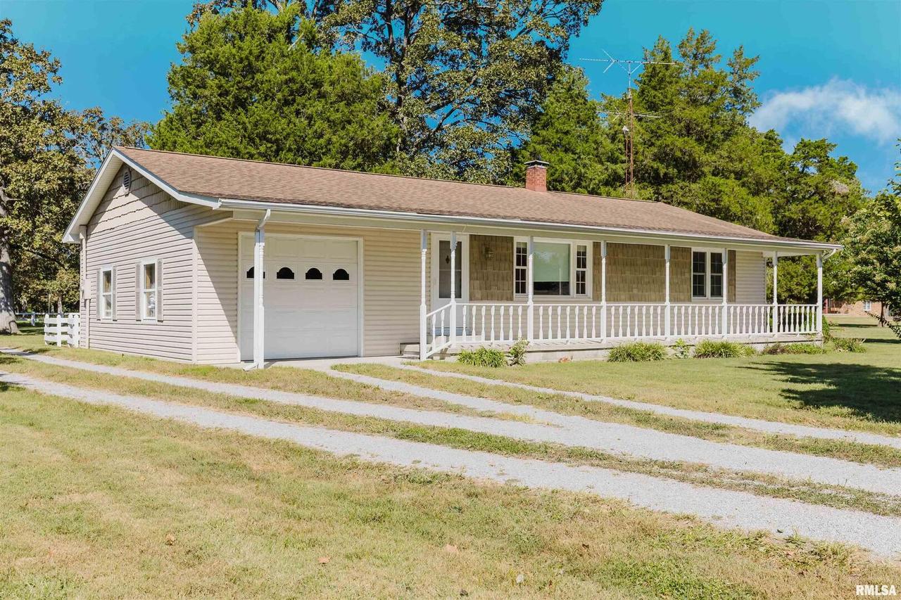 14655 Christmas Tree Rd., Johnston City, IL 62951