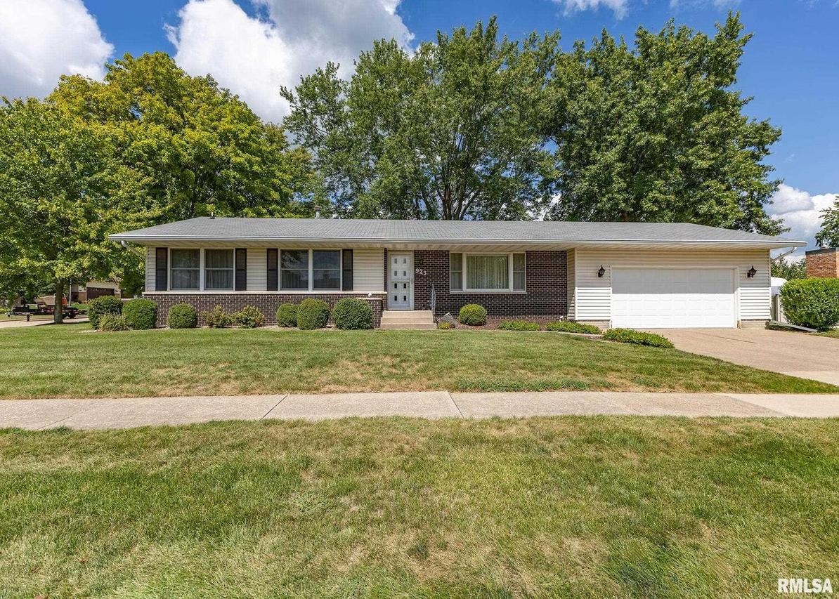 923 Cherry Dr., Geneseo, IL 61254