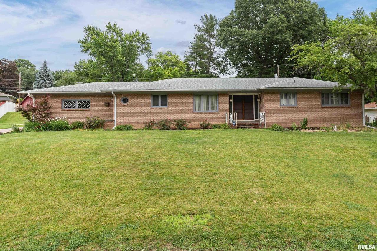 1427 35th Ave., Rock Island, IL 61201