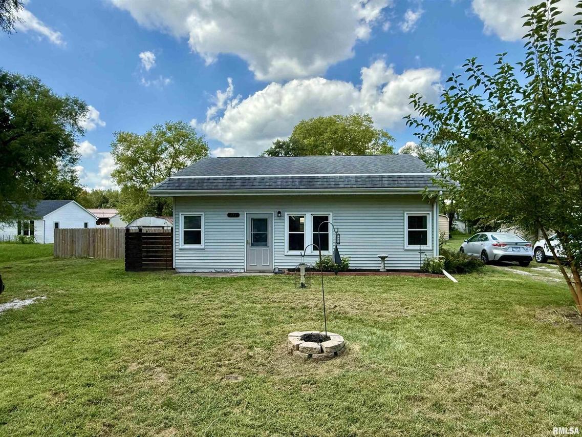 711 8th St., Colona, IL 61241