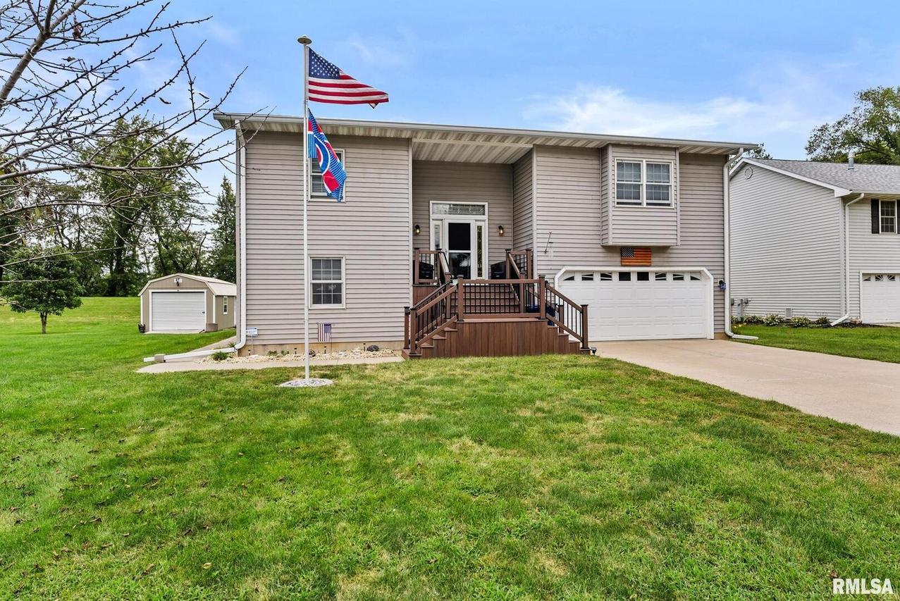 513 2nd Ave., Andalusia, IL 61232