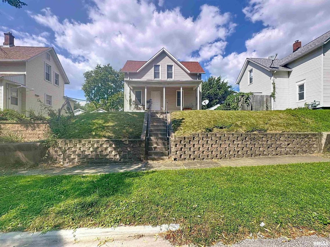 1815 17th Ave., Moline, IL