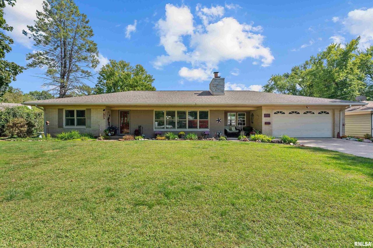 2520 31st Avenue Ct., Moline, IL 61265