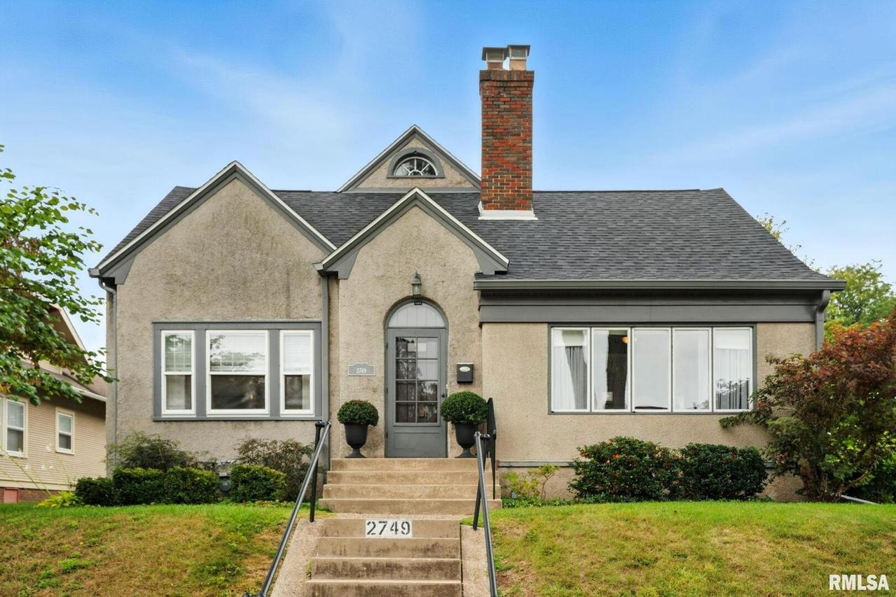 2749 15th Ave., Moline, IL 61265