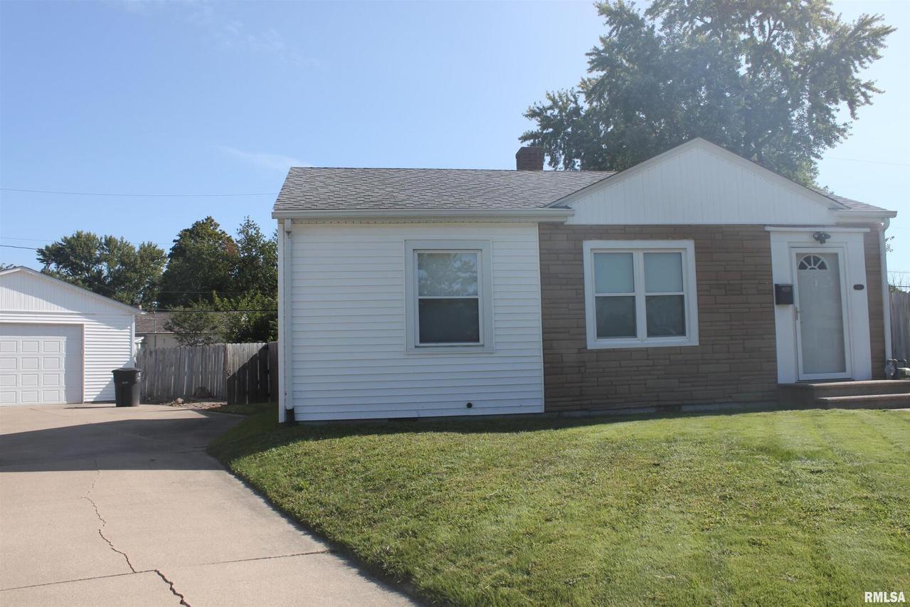 3213 24 1/2 Street Ct., Rock Island, IL 61201