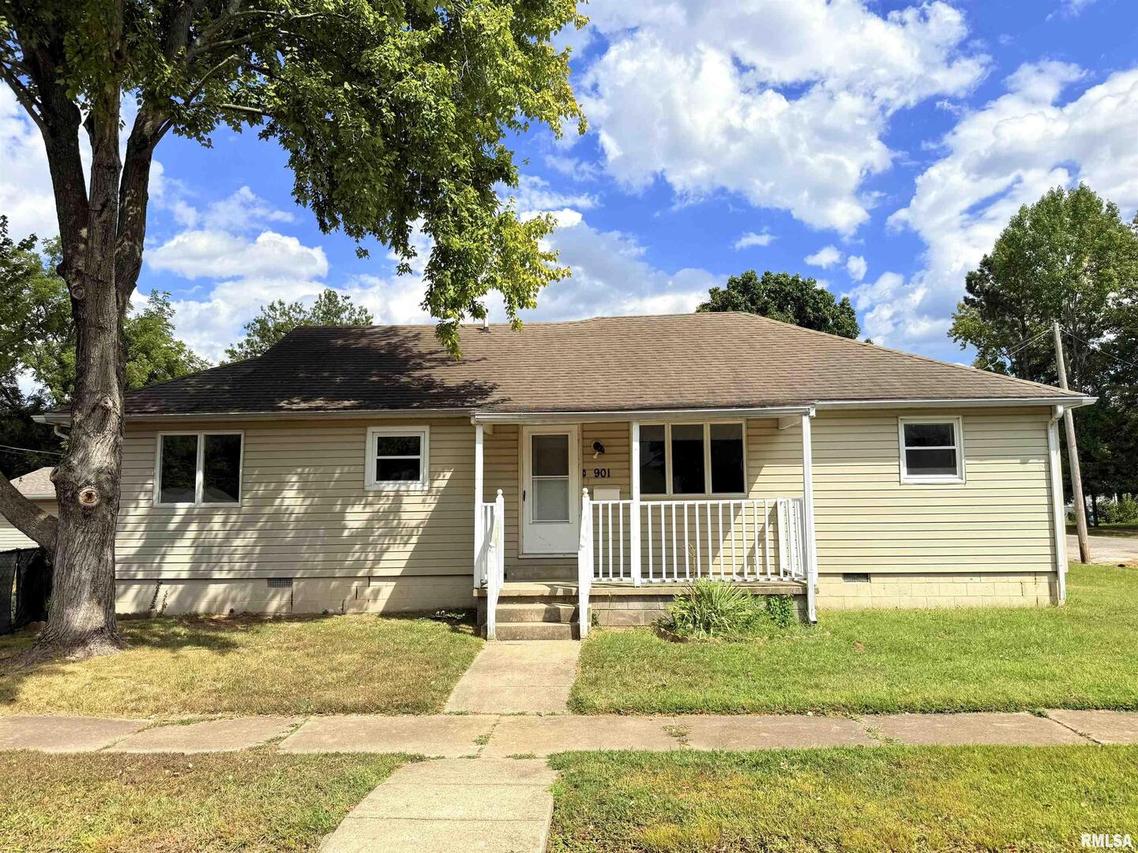 901 E Clark St., West Frankfort, IL 62896