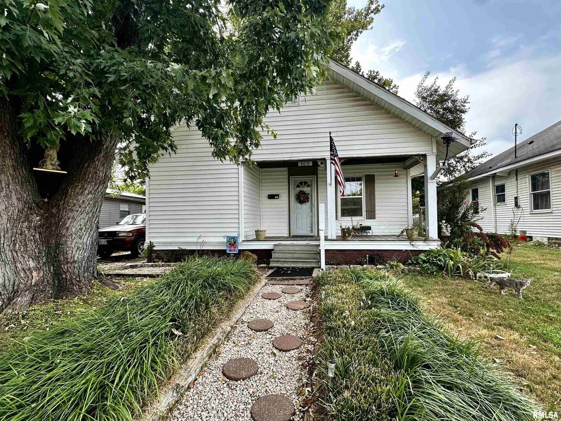 305 W Lincoln St., Harrisburg, IL 62946