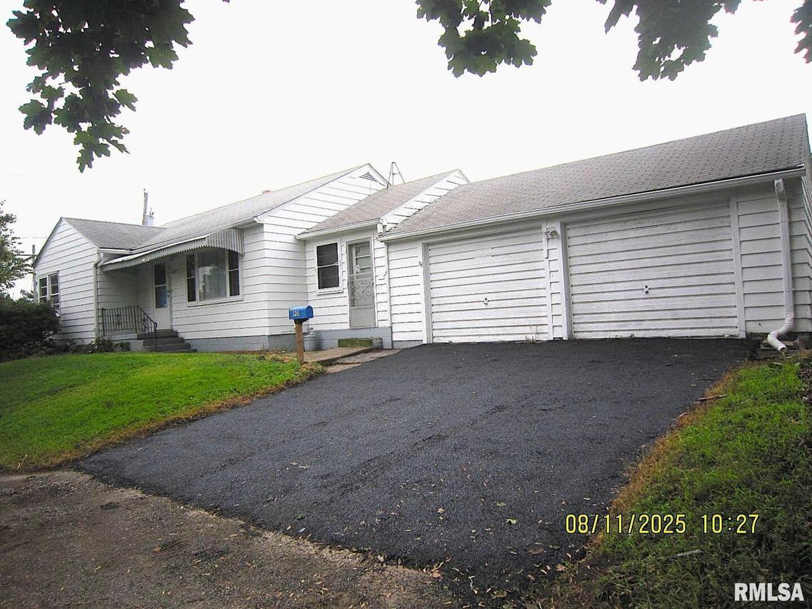 901 29th Ave., Rock Island, IL 61201