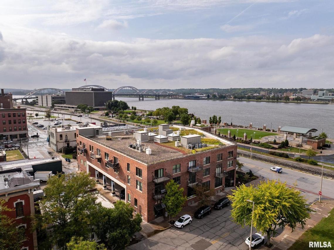 110 19th St. #313, Rock Island, IL 61201