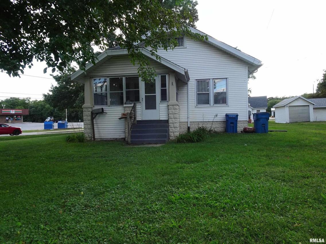 917 3rd St., Silvis, IL 61282