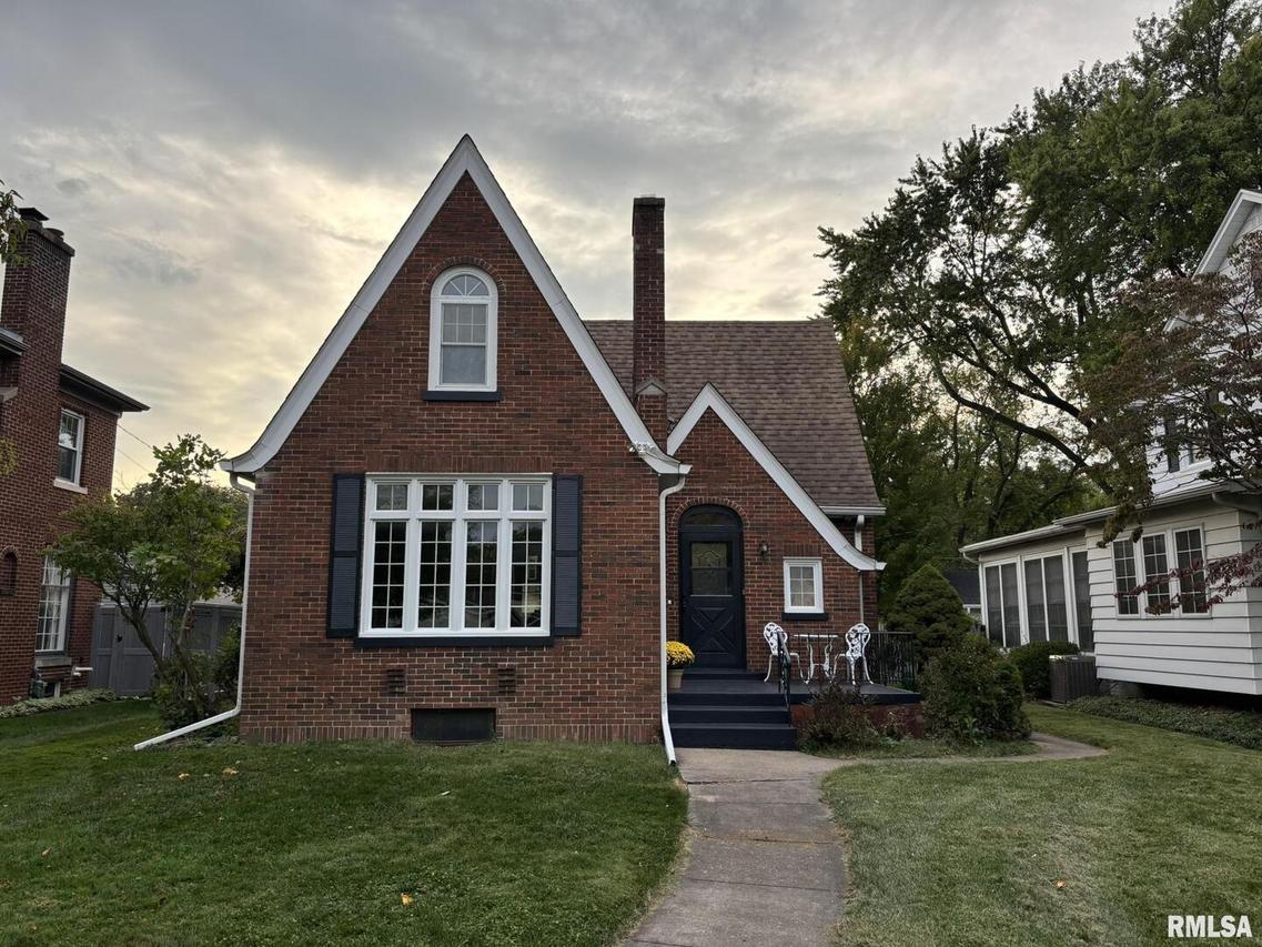 2437 28th St., Moline, IL 61265