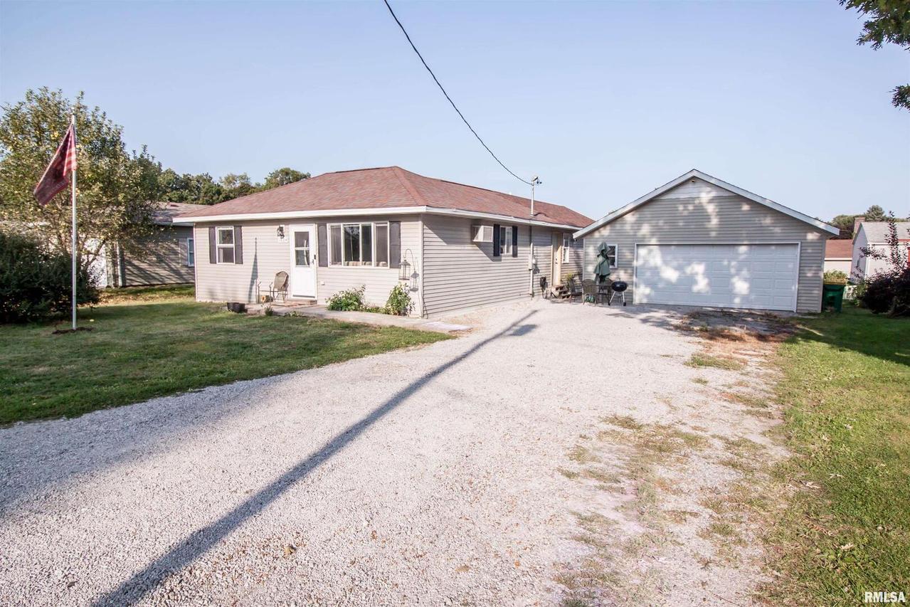 1804 15th St., Viola, IL 61486