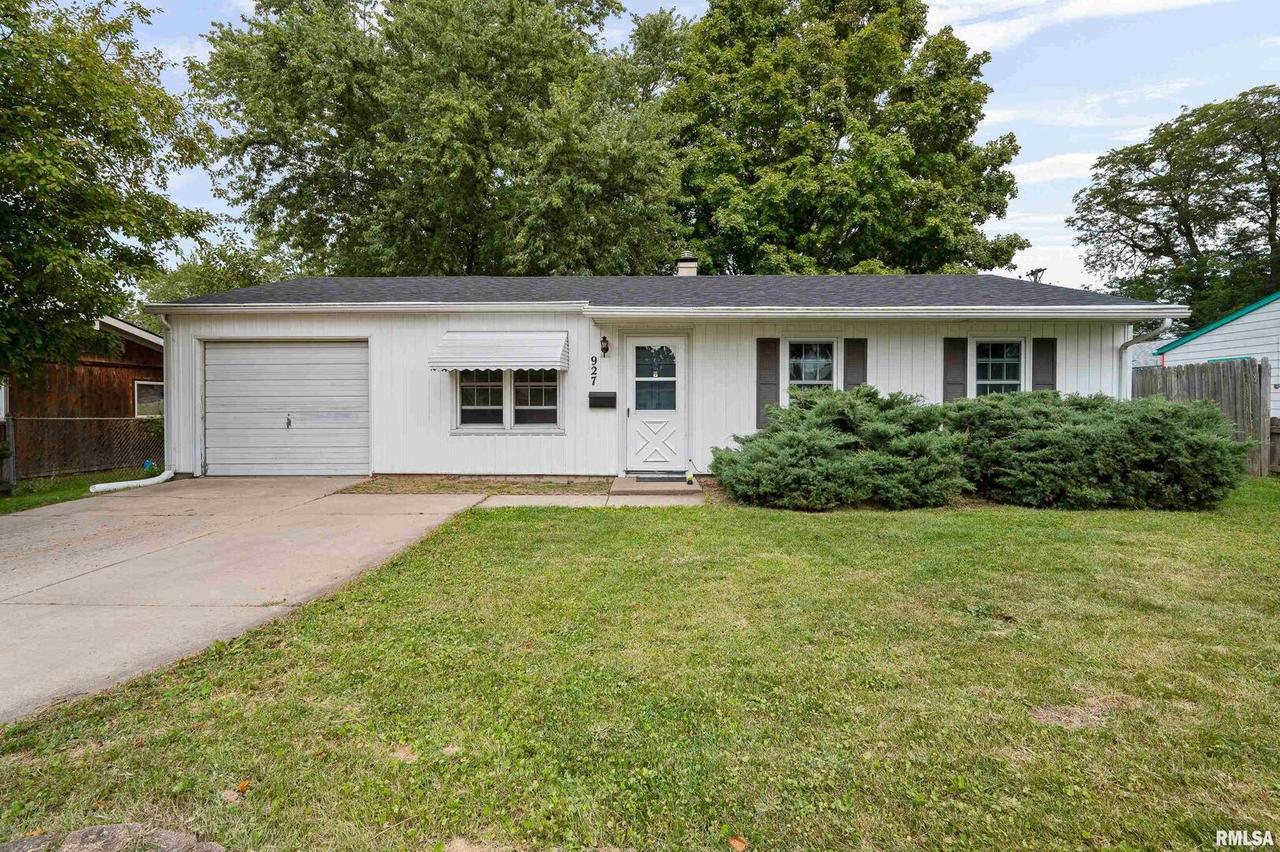 927 35th Ave., East Moline, IL 61244
