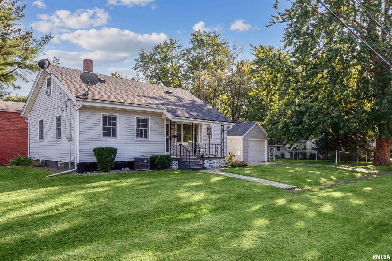 460 W Knox St., Galesburg, IL 61401