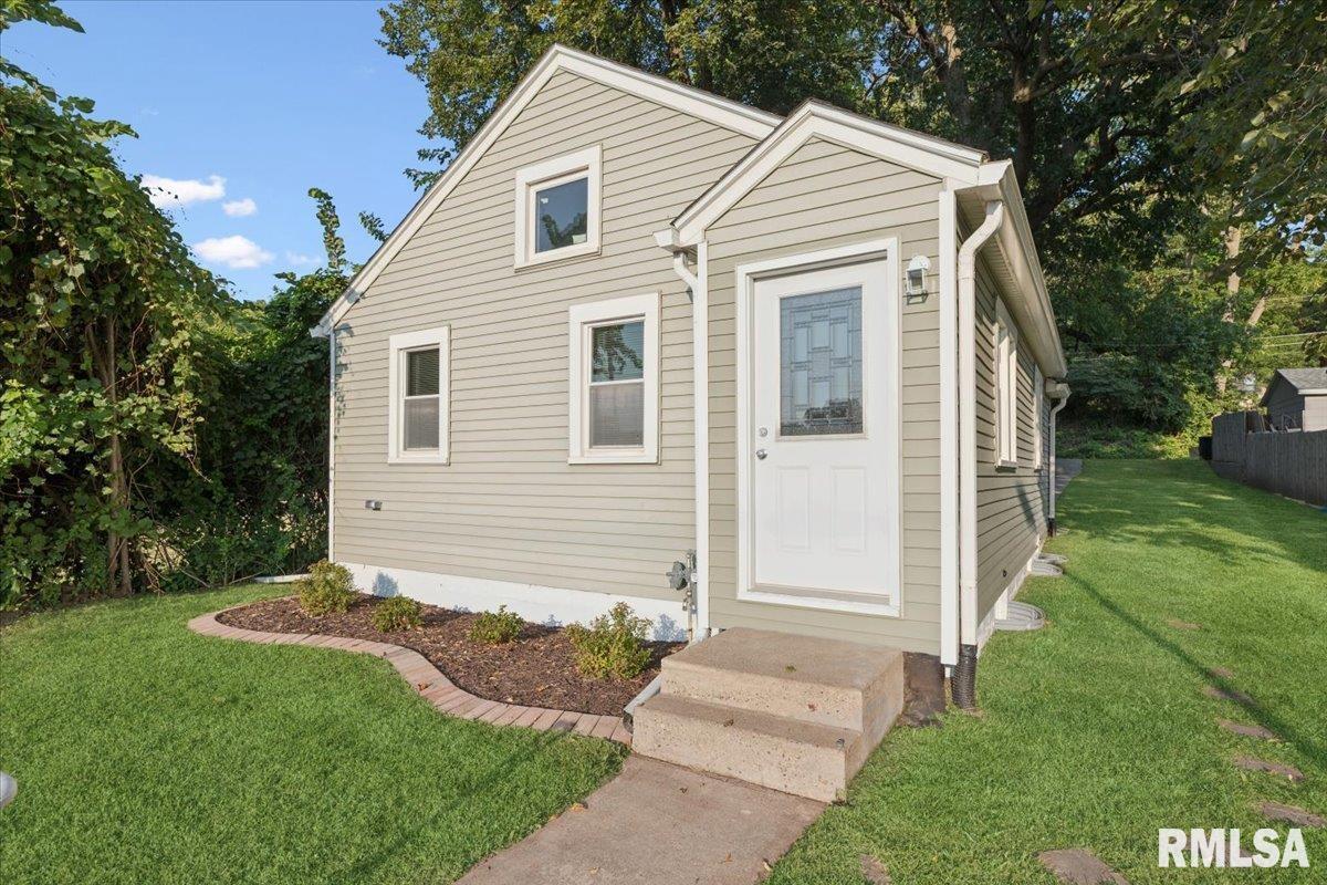 4105 11th St., Rock Island, IL 61201