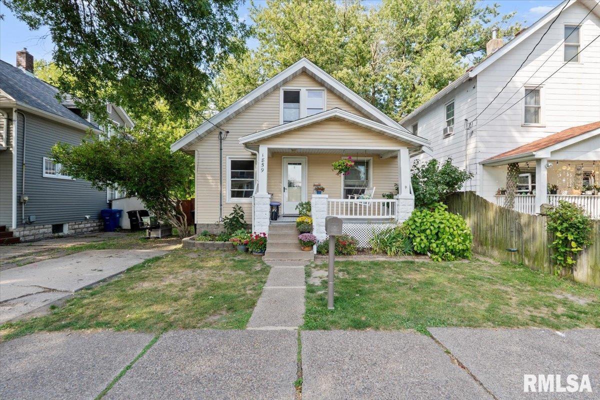 1859 19th Ave., Moline, IL 61265