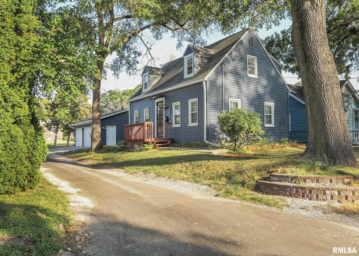 421 10th St. #A, Silvis, IL 61282