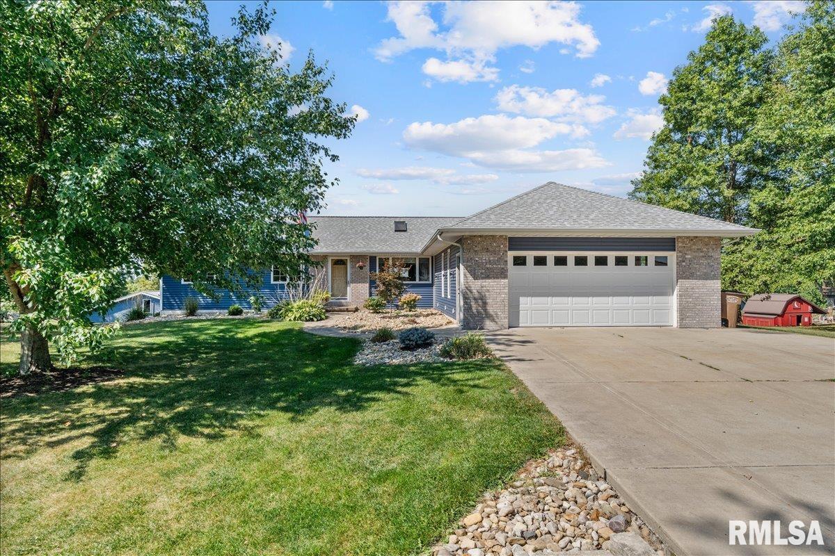 910 Fyre Lake Dr., Sherrard, IL 61281