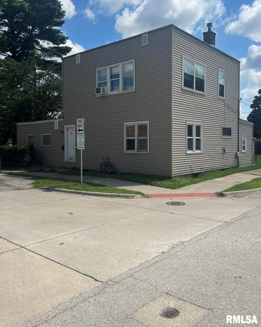 900 42nd Ave., Rock Island, IL 61201