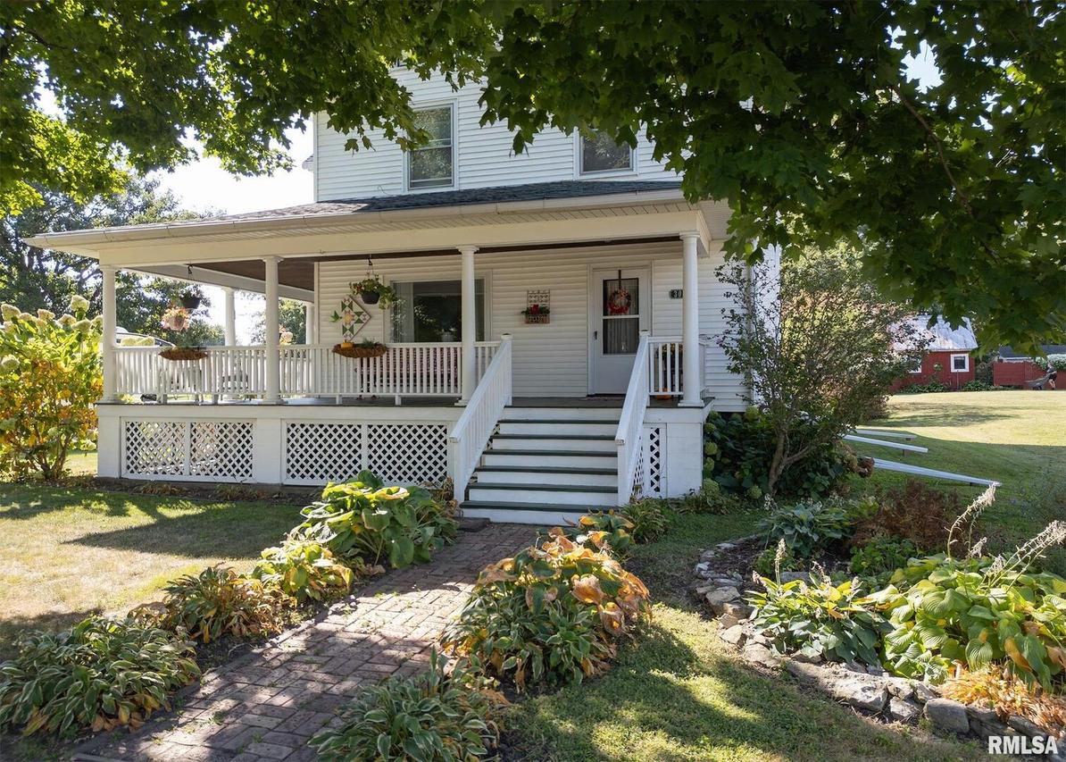 307 W 3rd Ave., Woodhull, IL 61490