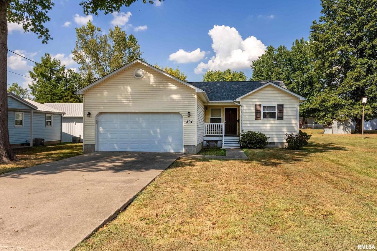304 W 10th St., Johnston City, IL 62951