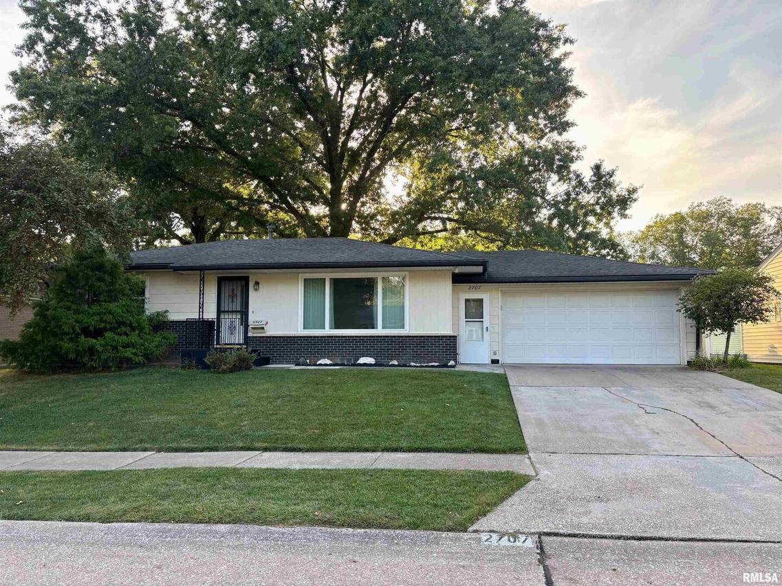 2707 2nd St., Moline, IL 61265