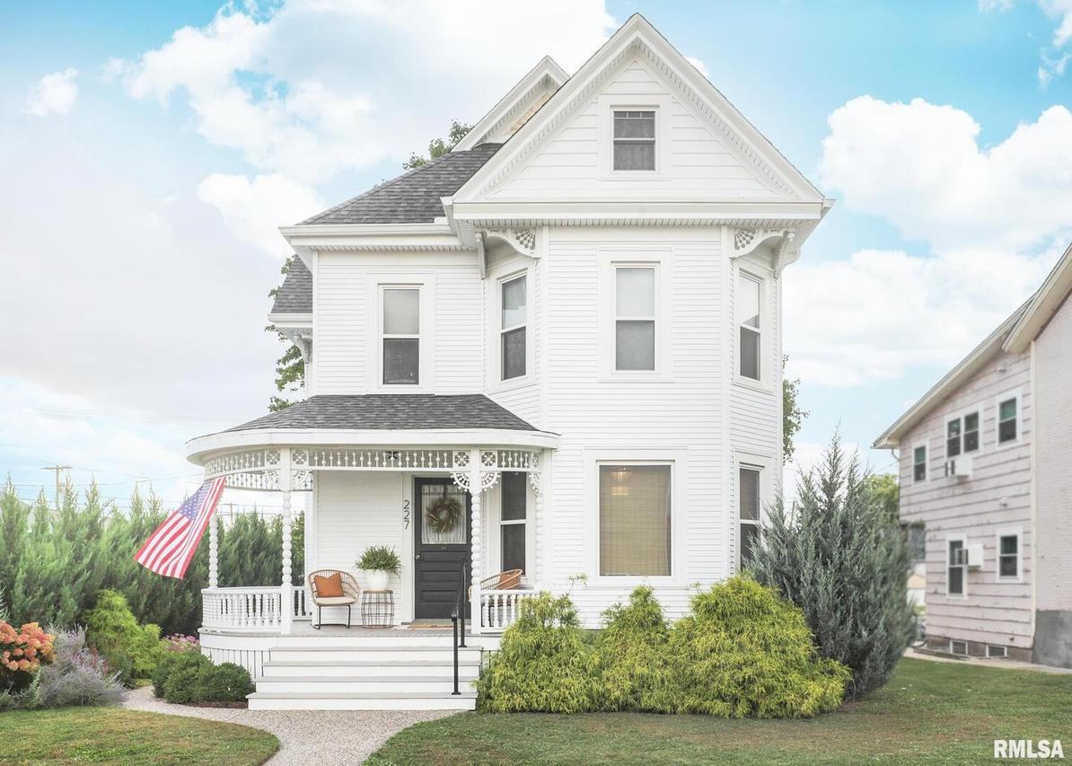 227 N State St., Geneseo, IL 61254