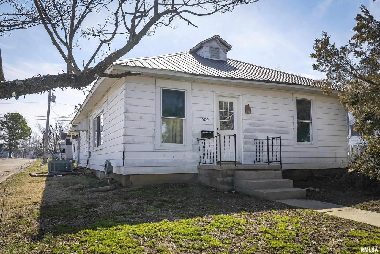 1500 W Tyler St., Herrin, IL 62948