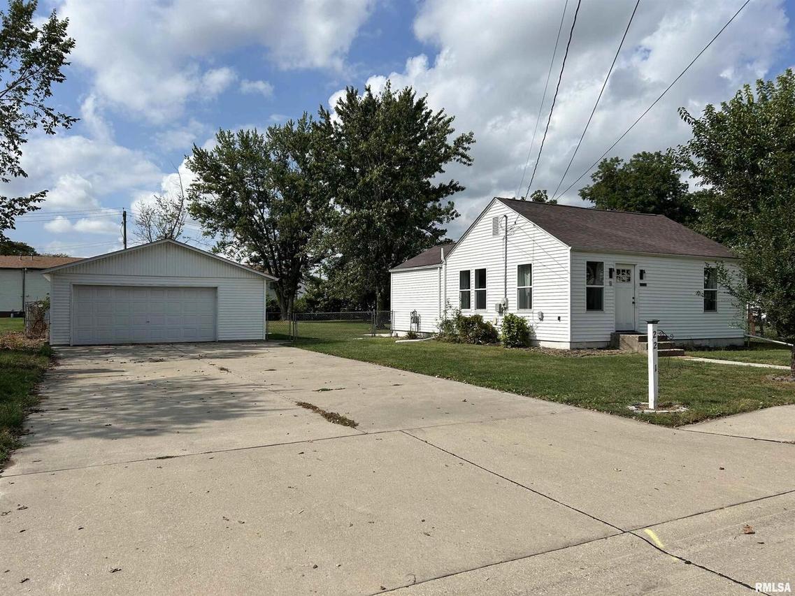 2201 43rd St., Moline, IL 61265