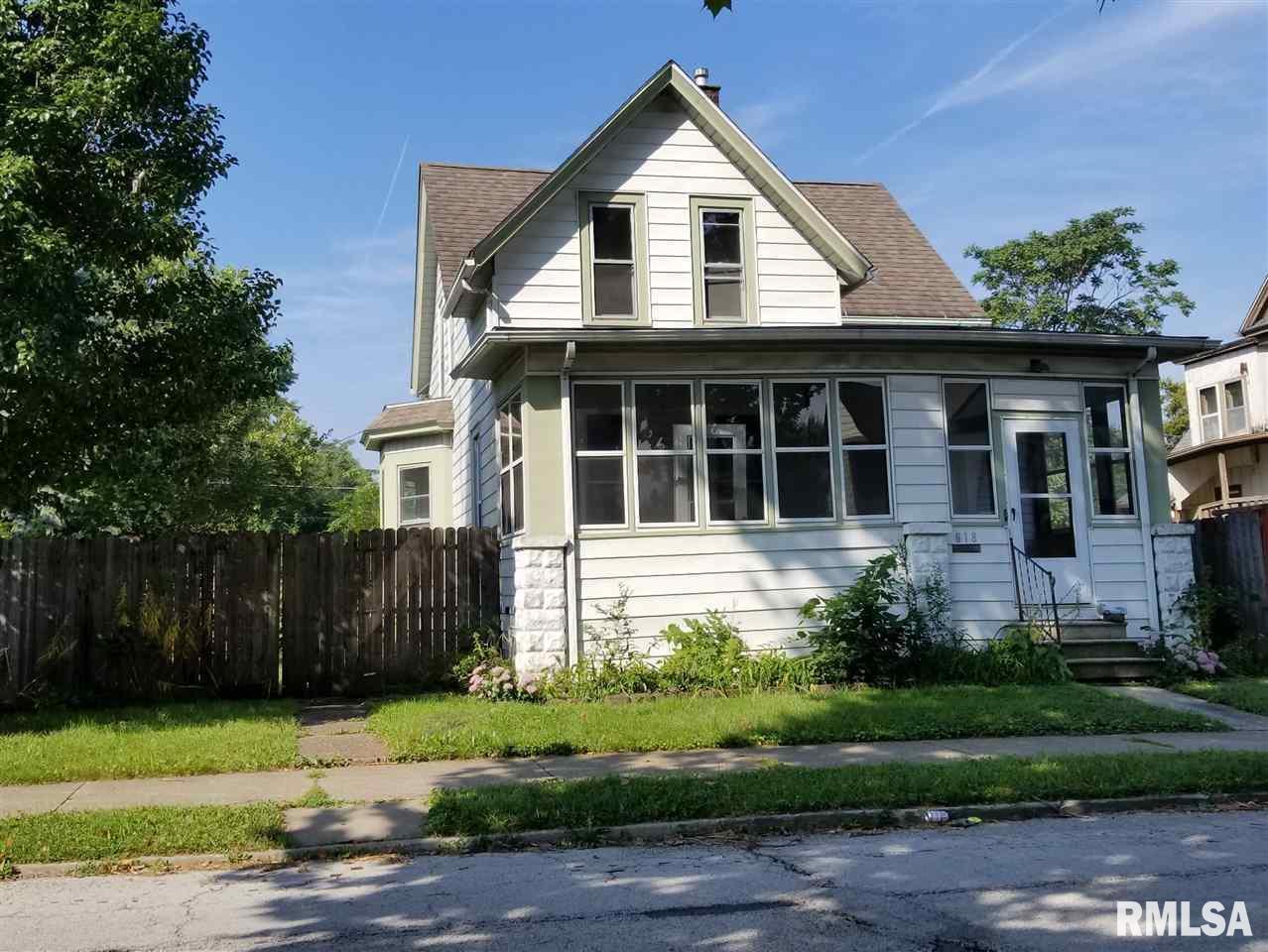 818 15th St., Rock Island, IL 61201