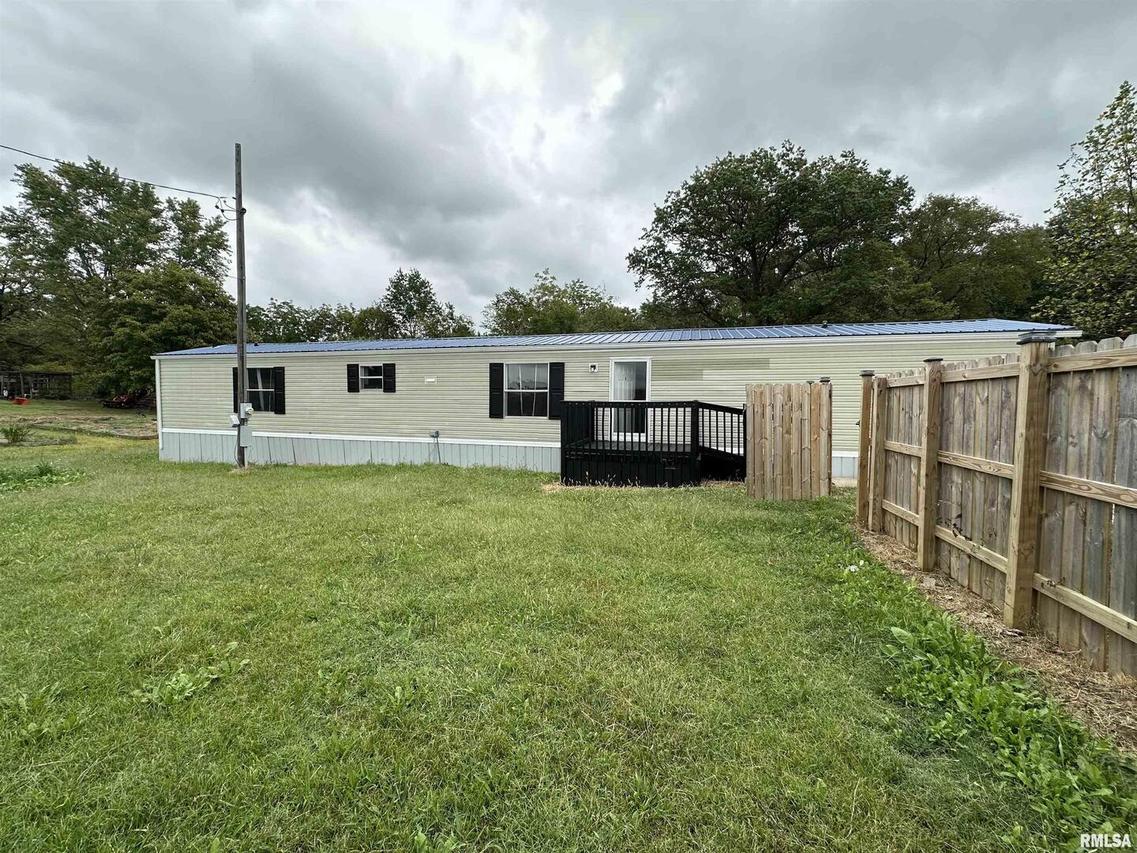 324 S Main St., Ewing, IL 62836