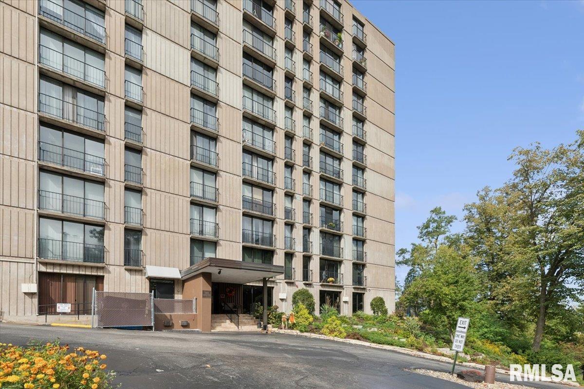 1800 7th St. #2A, East Moline, IL 61244