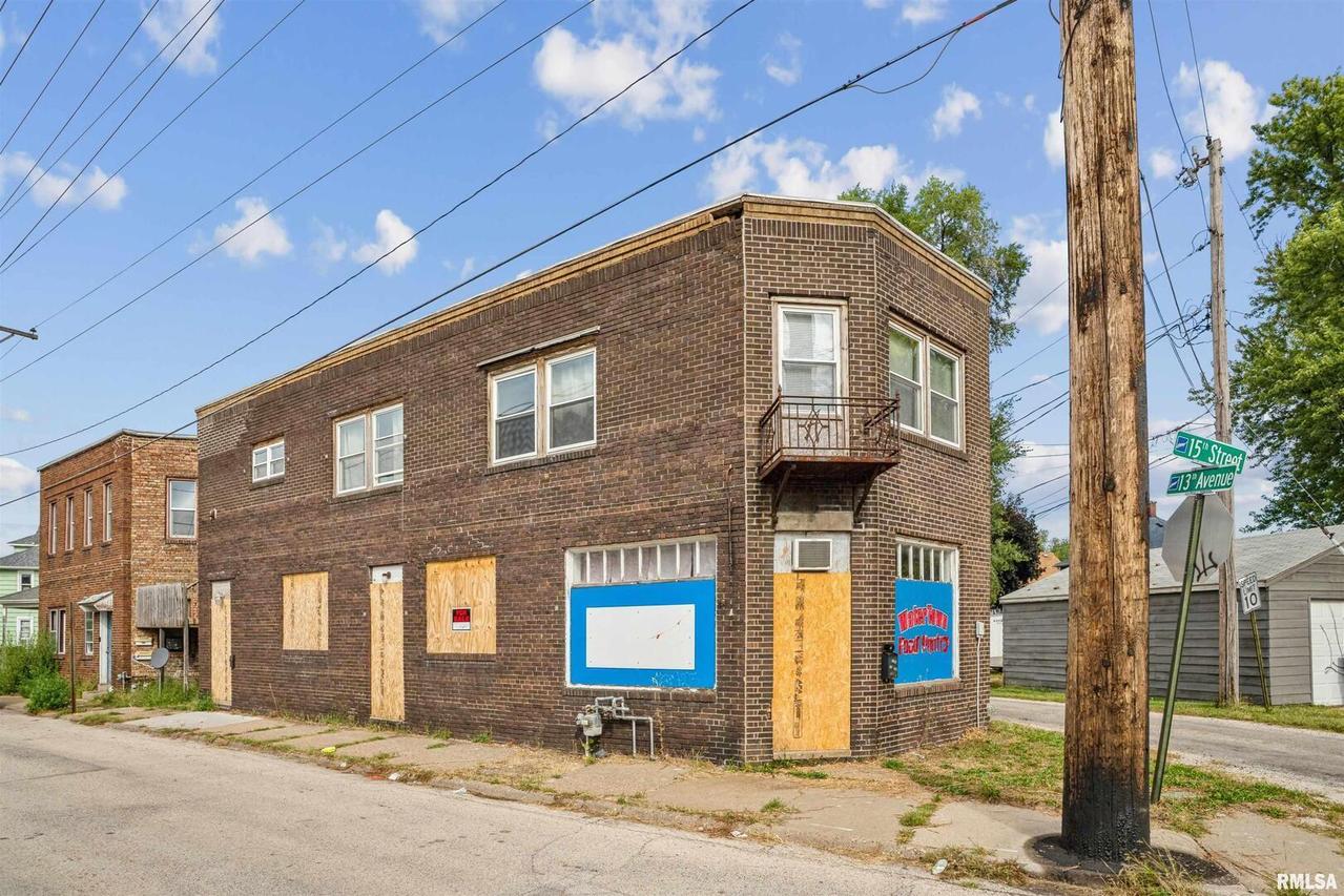 1365 1/2 13th Ave., East Moline, IL 61244