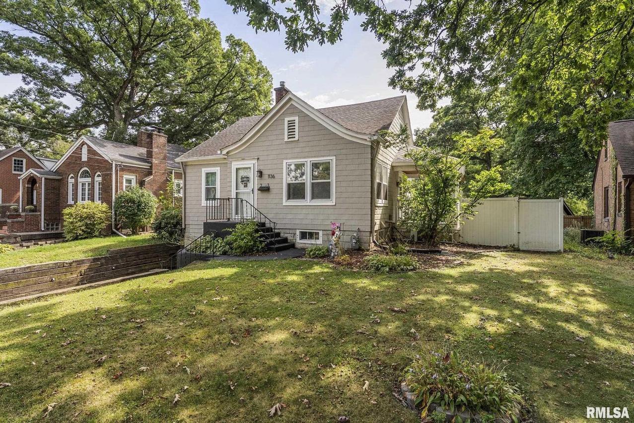 1136 20th Ave., East Moline, IL 61244