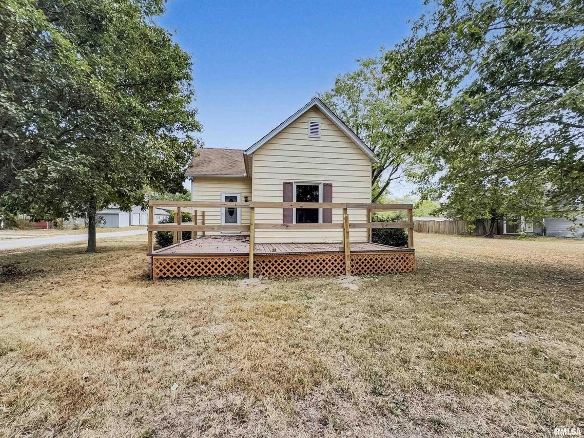 202 S Jenette Ave., Buckner, IL