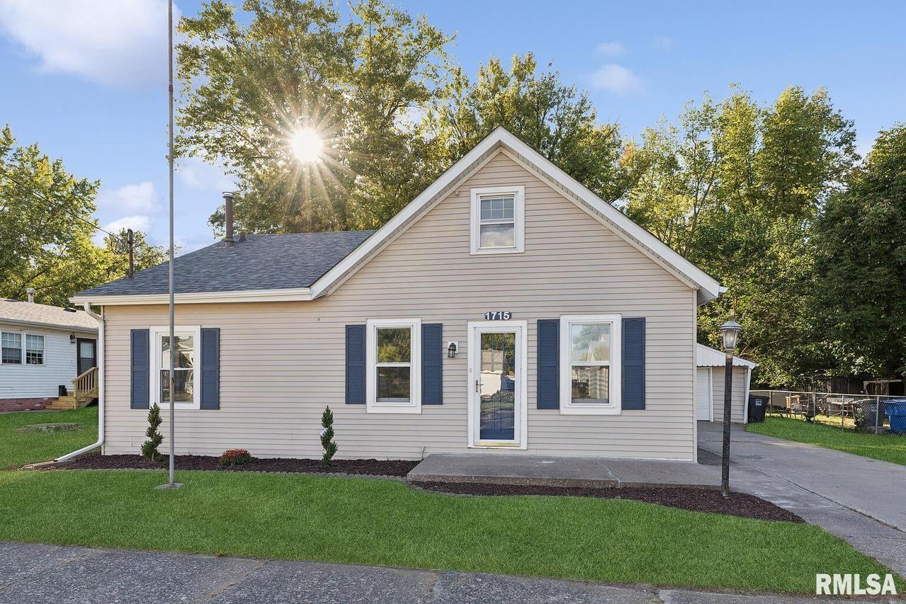 1715 2nd St., Moline, IL 61265