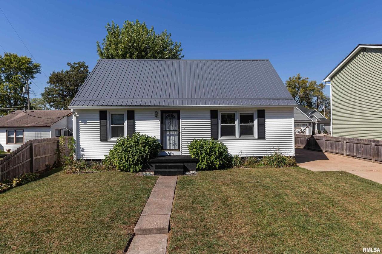 317 2nd Ave., Hampton, IL 61256