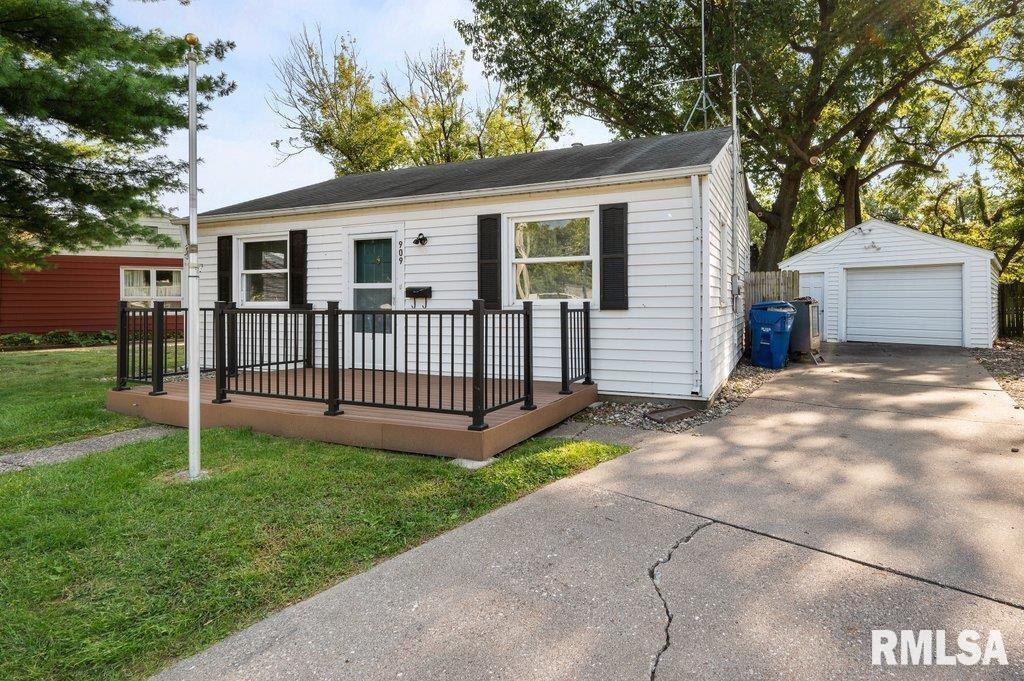 909 39th Street Ct., Moline, IL 61265