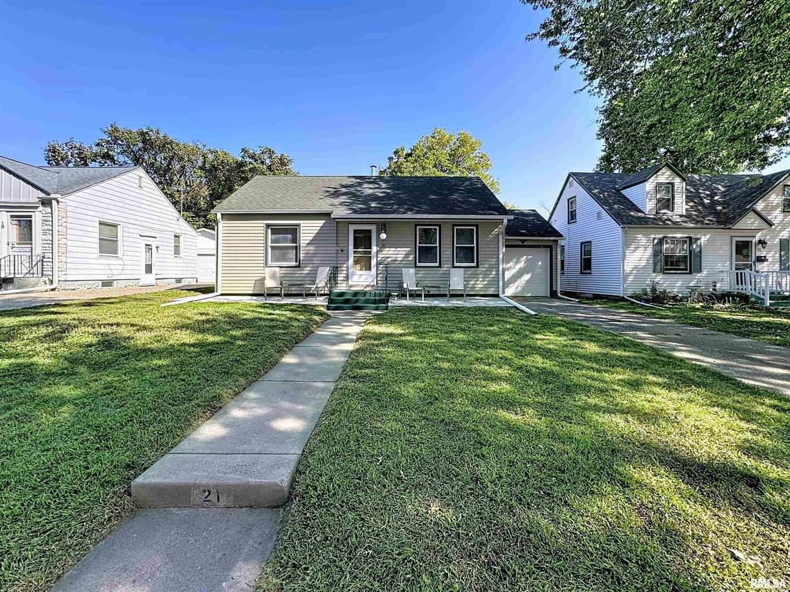 21 Blackhawk Hills Dr., Rock Island, IL