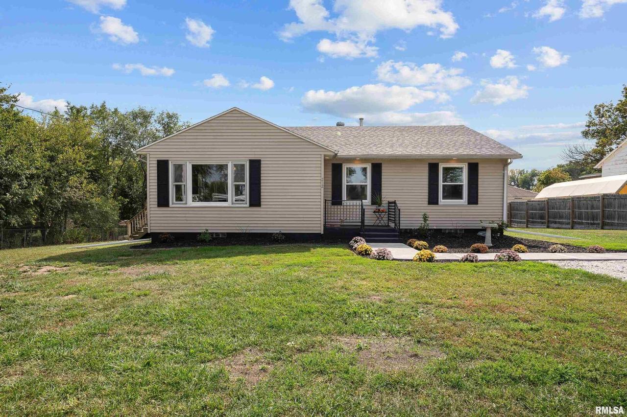 212 Main St., Ophiem, IL 61468