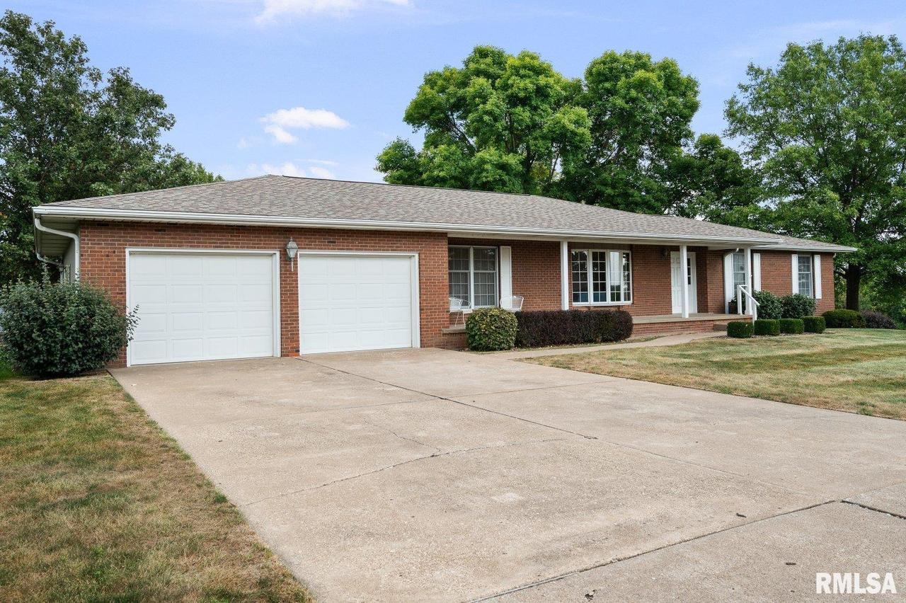 615 Suncrest Dr., Sherrard, IL 61281