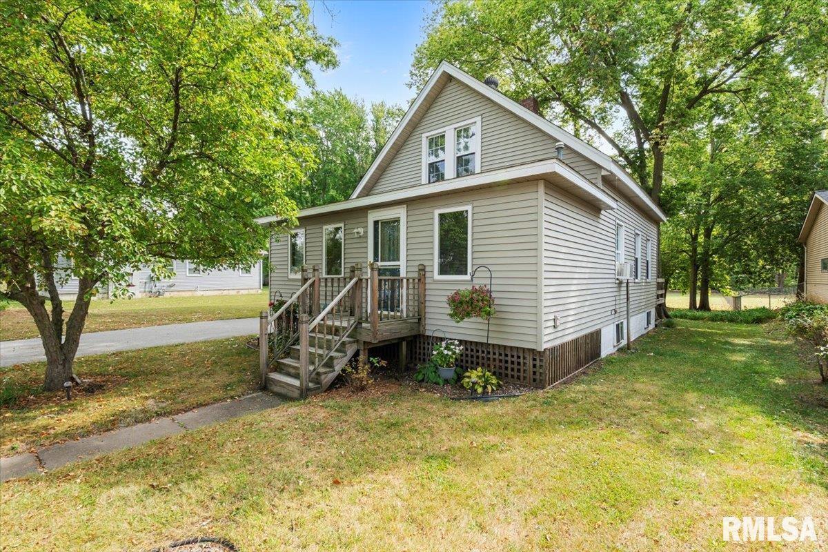 914 1st Ave., Hampton, IL 61256