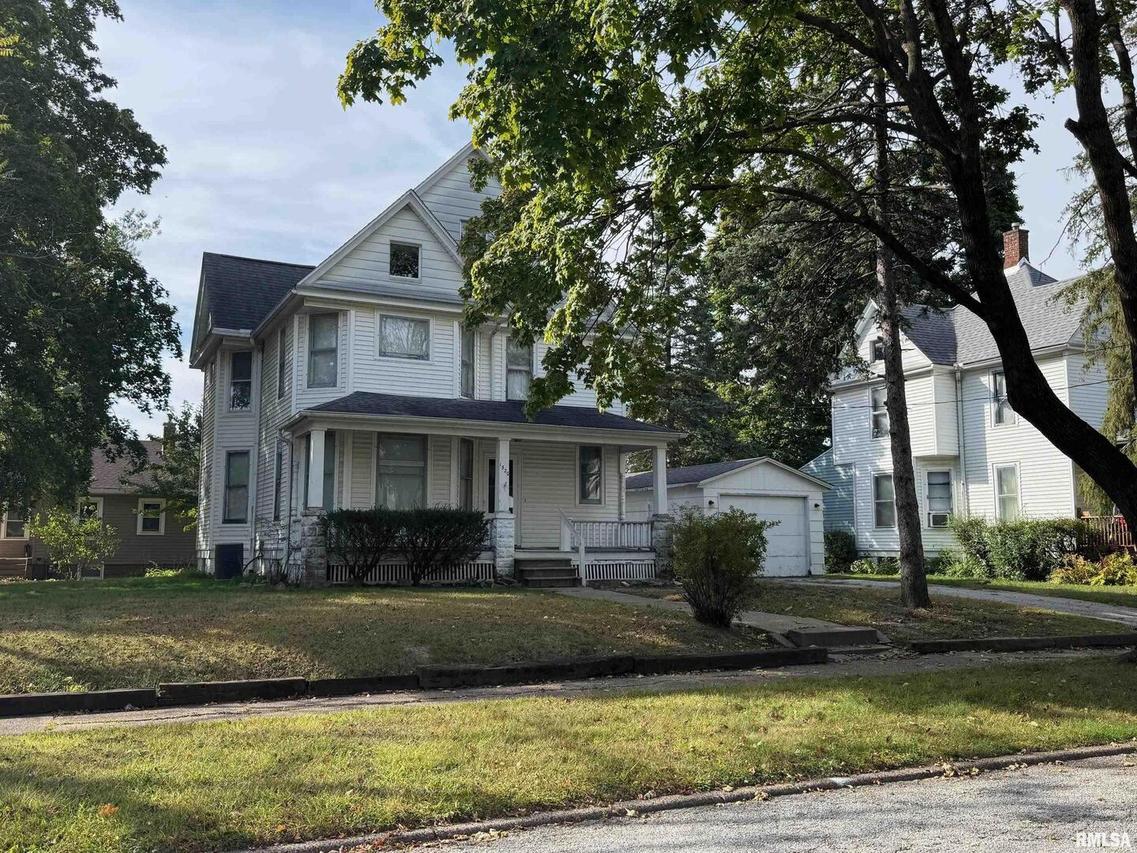 1520 28th Ave., Moline, IL 61265