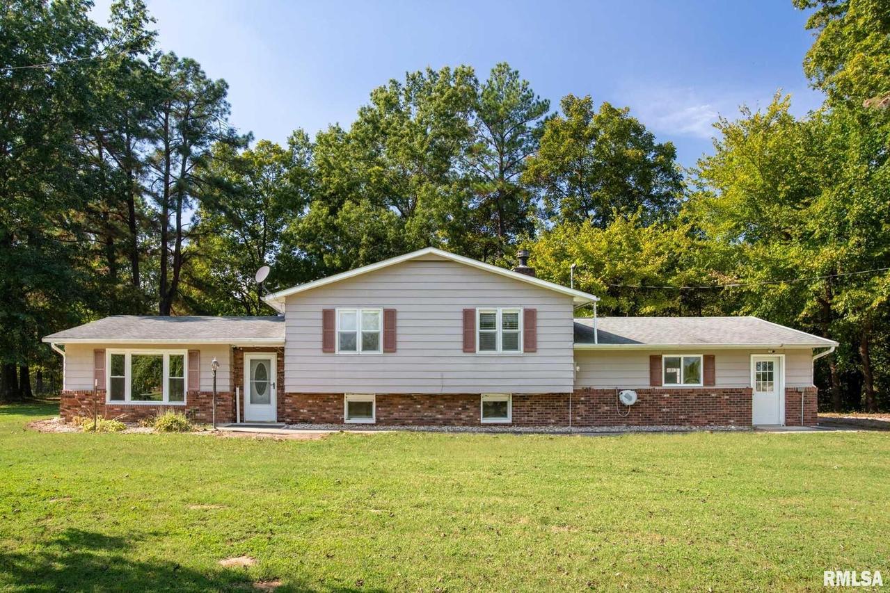 1521 S Main St., Carterville, IL 62918