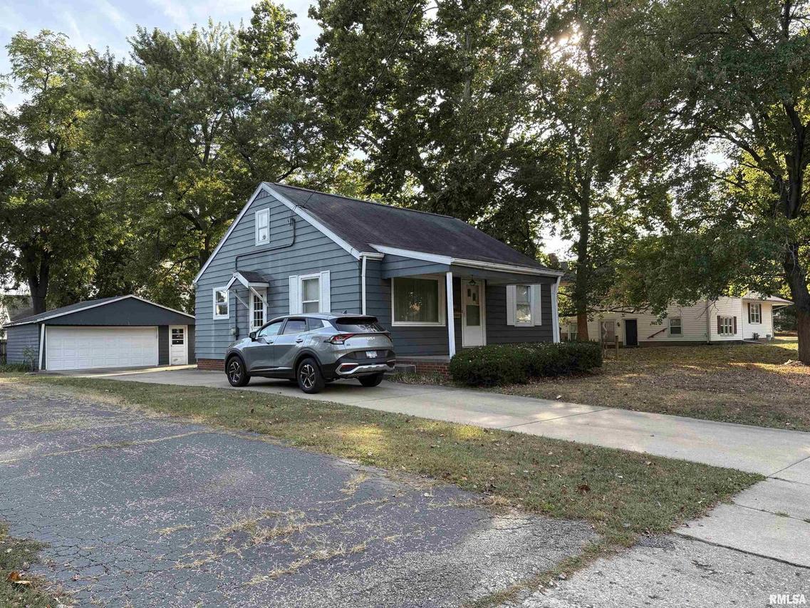 908 E Melbourne Ave., Peoria, IL 61603