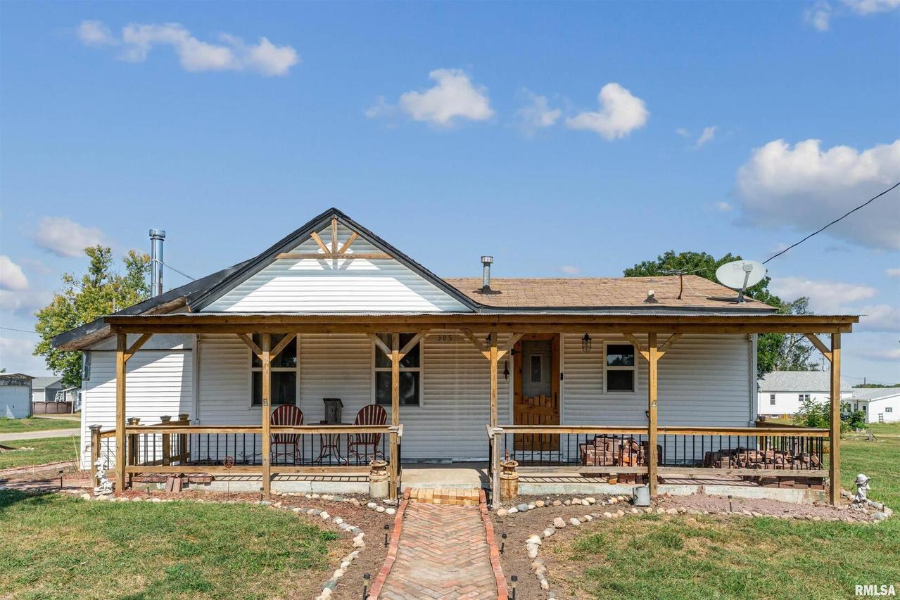 305 E 3rd St., Mineral, IL 61344